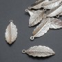 Zawieszka jubilerska Liść, rozmiar 12,5×31,5 mm, opakowanie 20 g, 13 szt. (+/-)
