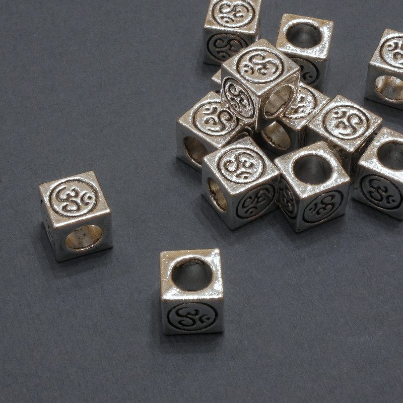 Koralik Pandora Kub, średnica 7 mm, otwór 4,7 mm, opakowanie 20 g 13 szt. (±)