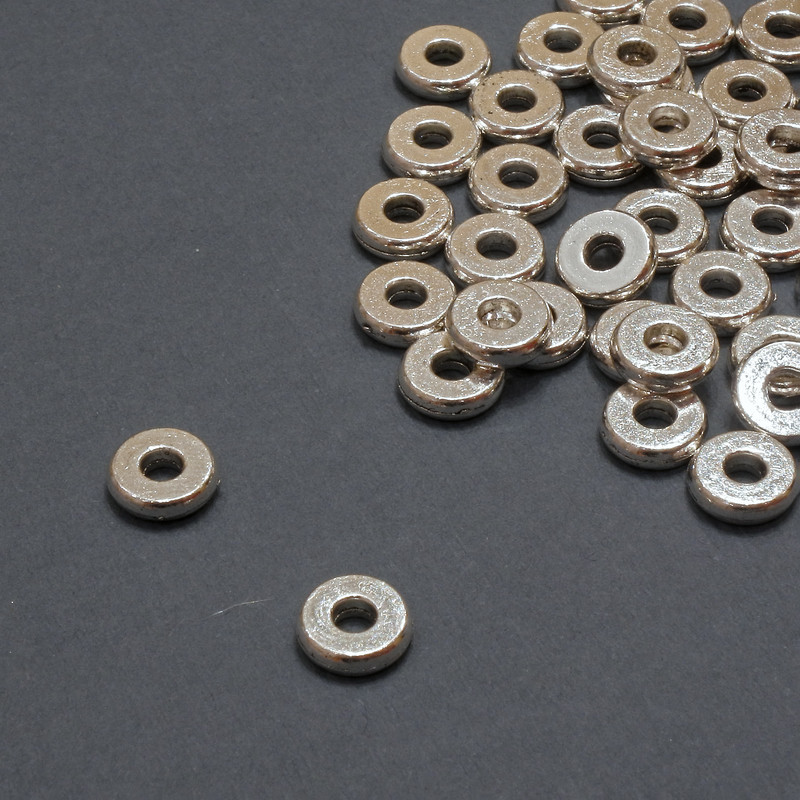 Okucia jubilerskie — koraliki-wstawki wewnętrzne, średnica 2,5 mm (+-), średnica 7,5×2 mm (+-), metal srebrzysty, opakowanie 20 g, 40 szt. (+-)