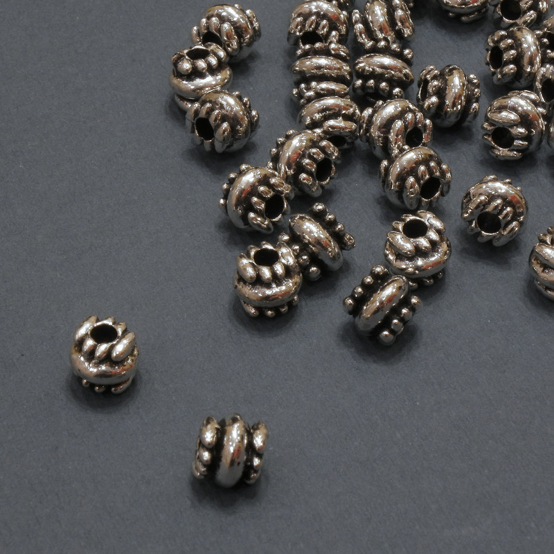 Okucia do biżuterii – wstawka koralikowa wewnętrzna, średnica 2,2 mm; średnica 6,5×6 mm; srebrzysty metal; opakowanie 20 g, 32 szt. (+/-)