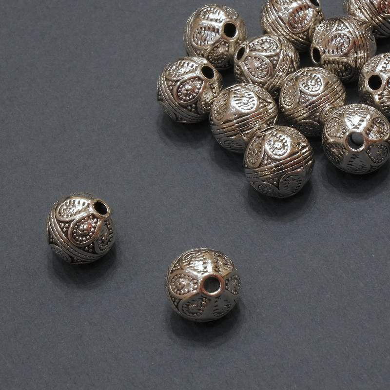 Furnitura – wstawka koralikowa, wewnętrzna, średnica 1,5 mm +/-; średnica 8 mm +/-; opakowanie 20 g, 14 szt. (+/-)