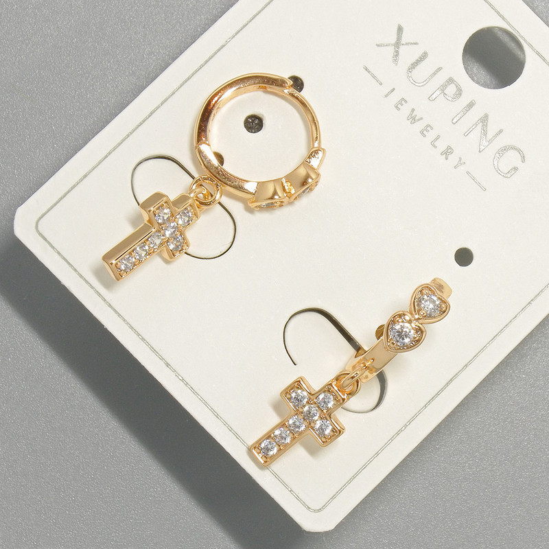 Kolczyki „Krzyż” Xuping z białymi cyrkoniami, średnica 6×11 mm ±, długość 22 mm, pozłacane 18K