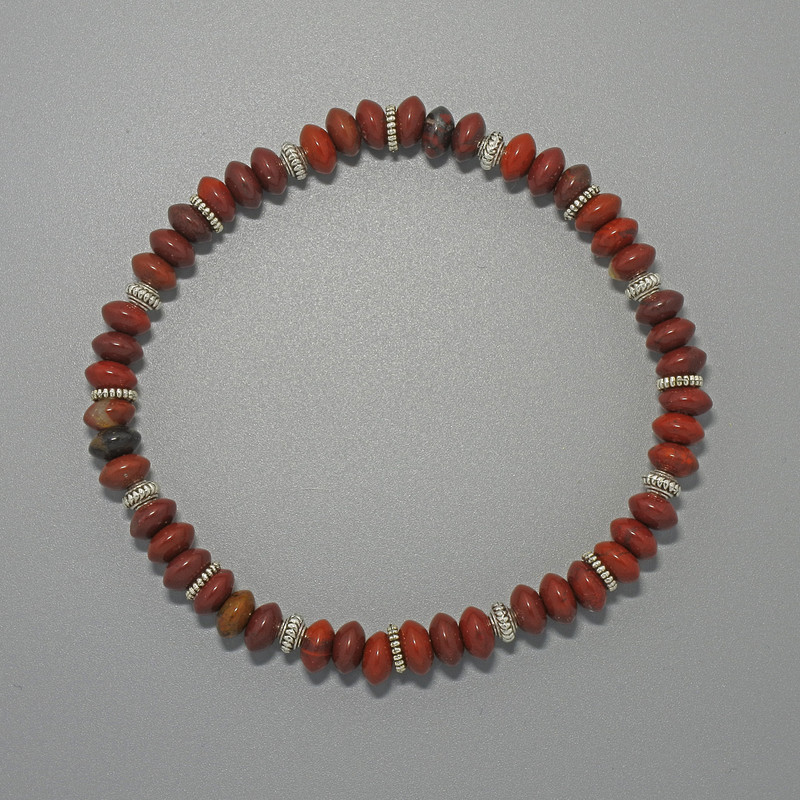 Bransoletka z czerwonego jaspisu, naturalny kamień, gładkie rondelki, średnica 6,5×3,5 mm, długość 18 cm (elastyczna) z metalowymi wstawkami