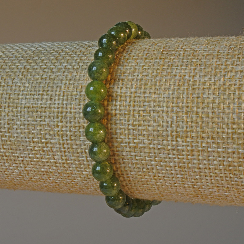 Bransoletka z jadeitu, naturalny kamień, gładkie kuleczki, średnica około 6,5 mm, długość 18 cm (rozciągliwa)