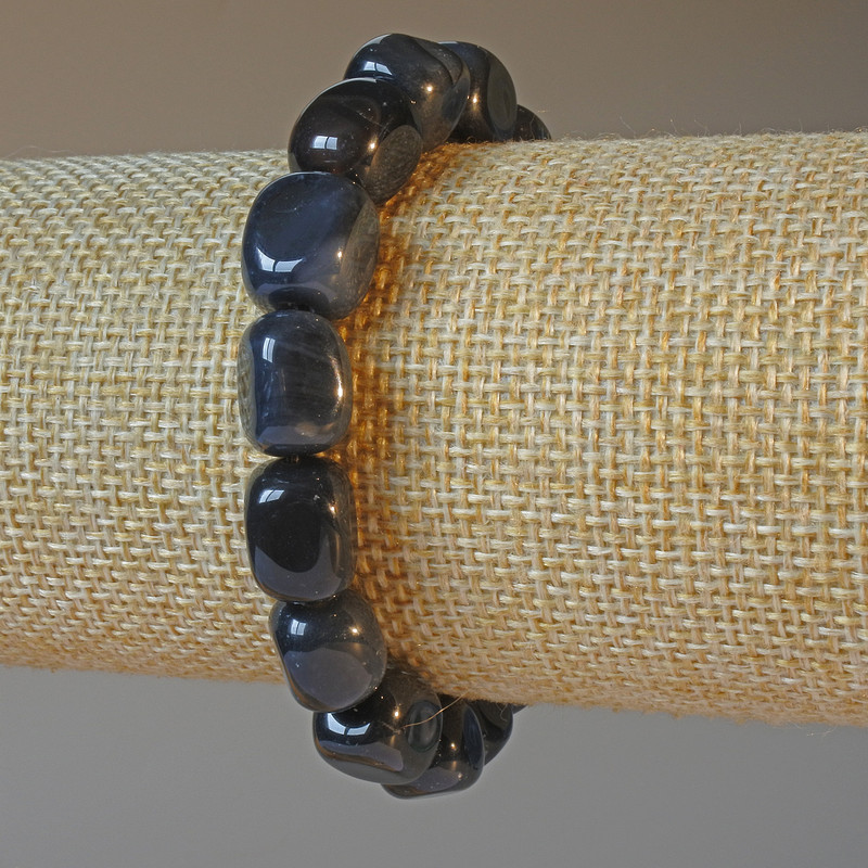 Bransoletka z czarnego agatu, naturalny kamień, w formie bloków, o wymiarach 9×12 mm, długość 18 cm, elastyczna