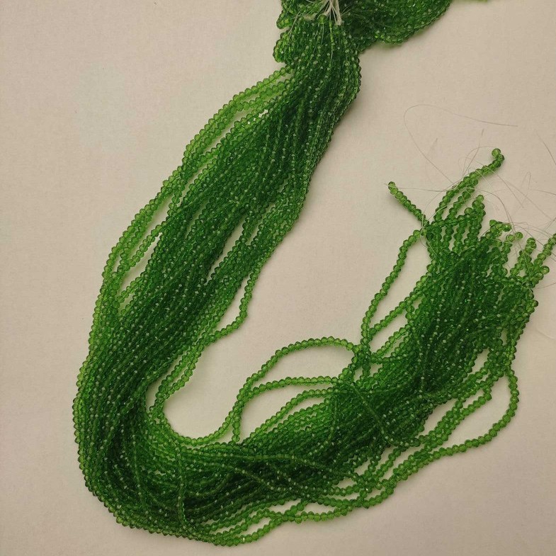 Koraliki czeskiego kryształu zielone, przeźroczyste, fasetowane rondelki, średnica 3×2,5 mm, długość 37 cm, na żyłce