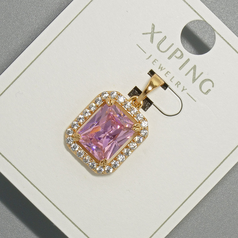 Wisiorek Xuping z różowym kryształem i białymi cyrkoniami, średnica 13×15 mm, długość 23 mm, pozłacanie 18K