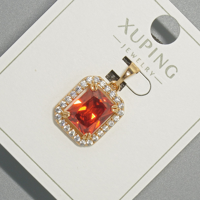 Wisiorek Xuping z czerwonym kryształem i białymi cyrkoniami, średnica około 13×15 mm, długość około 23 mm, pozłacane 18K