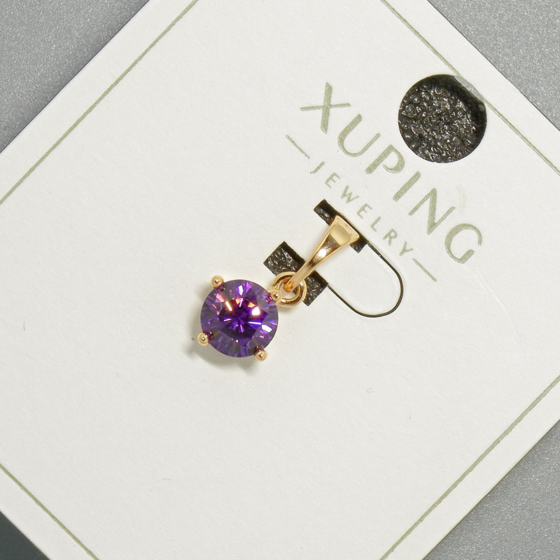 Wisiorek Xuping z fiołkowym kryształem, średnica około 6 mm, długość około 15 mm, pozłacanie 18K