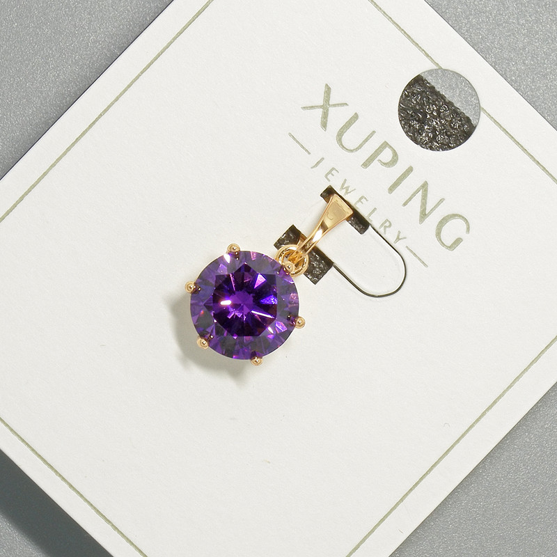 Wisiorek Xuping z fiołkowym kryształem, średnica około 9 mm, długość około 17 mm, pozłacanie 18K