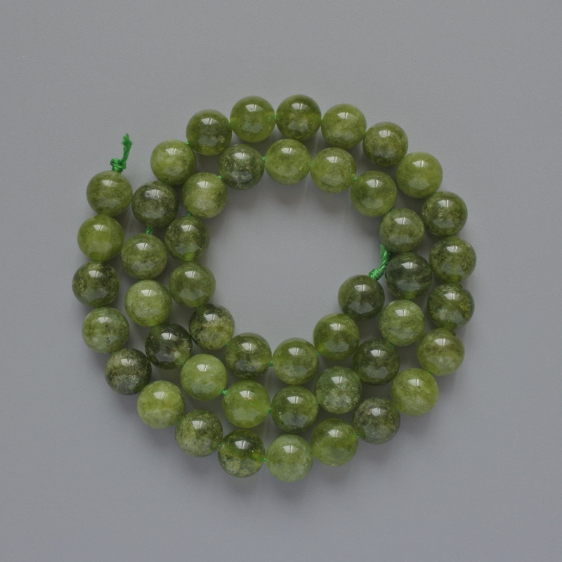 Koraliki jadeitu, gładkie kulki, średnica 8,5 mm, długość 38 cm na nitce