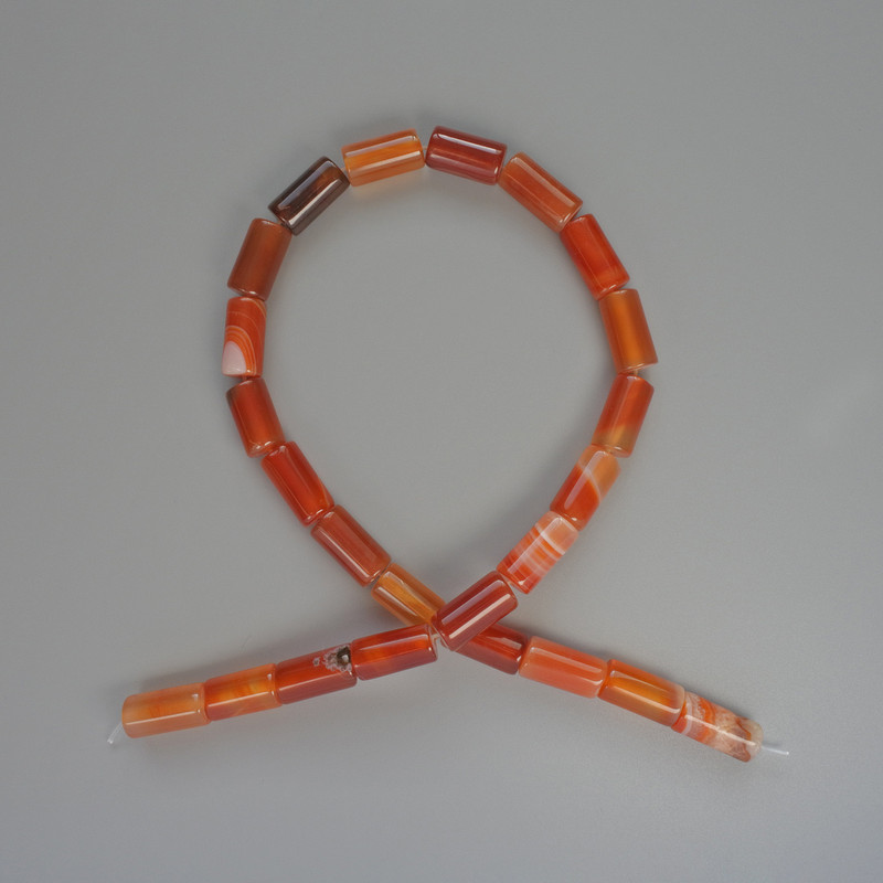 Koraliki agatowe pomarańczowe, cylindryczne, średnica 8×16 mm, długość około 38 cm na żyłce
