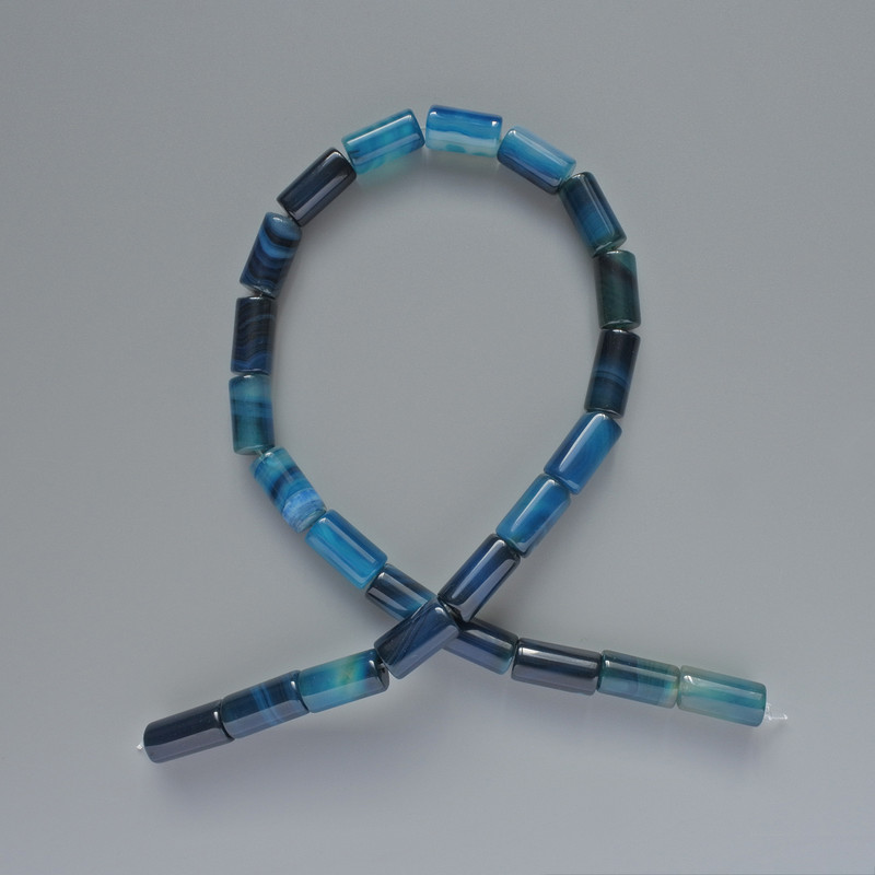 Koraliki agatowe niebieskie cylindryczne, średnica około 8×16 mm, długość około 38 cm, na żyłce