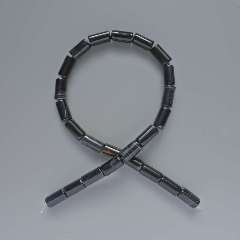 Koraliki agat czarny cylindryczne 8×16 mm, długość 38 cm na żyłce