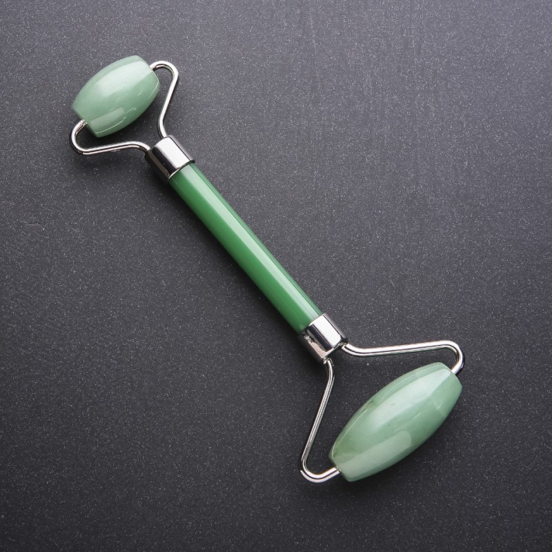 Masażer z nefrytu, długość 14 cm, srebrzysty metal