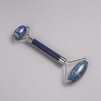 Masażer rolkowy z kamienia lazurytu, dwustronny, długość 14,5 cm, srebrzysty metalowy korpus