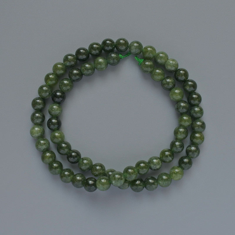 Koraliki jadeitu naturalnego, gładkie kulki, średnica 6 mm, długość około 37 cm, na nitce