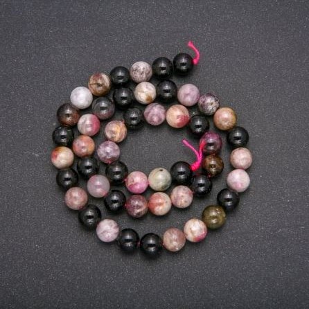 Koraliki turmalinu naturalnego - gładkie kulki, średnica ok. 8,5 mm, długość ok. 39 cm