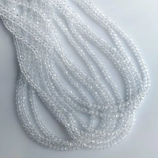 Koraliki z czeskiego kryształu, przejrzyste białe 'rondele', średnica 3,5×2,5 mm, długość 40 cm