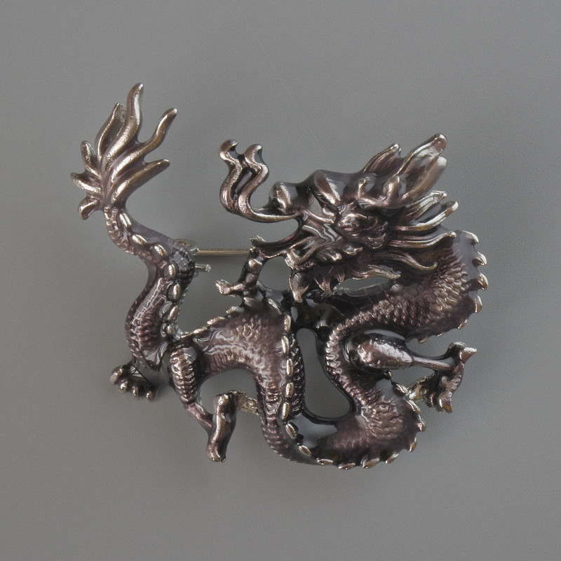 Broszka-wisiorek Smok z brązową emalią, srebrzysty metal 44×37 mm
