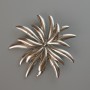Broszka-wisiorek Kwiat Chryzantemy srebrzysty metal 60×60 mm