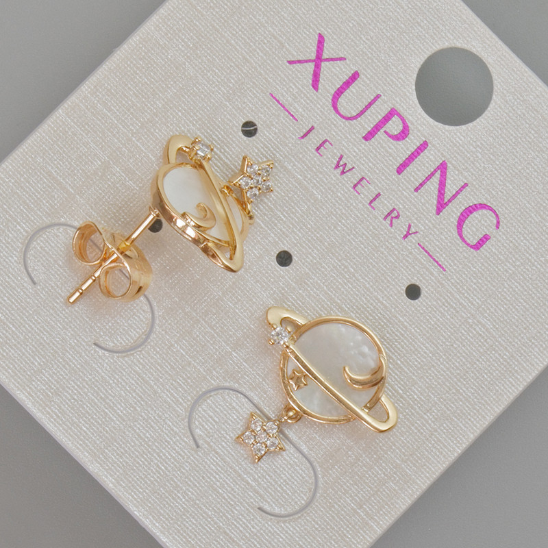 Kolczyki sztyfty Xuping «Saturn» z białym perłowym połyskiem i cyrkoniami, średnica 15,5×15 mm, pozłacane 18K