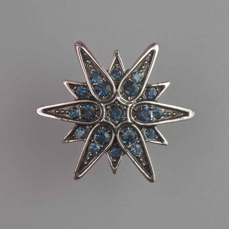 Broszka Gwiazda z niebieskimi kryształkami, metal srebrzysty 26×26 mm