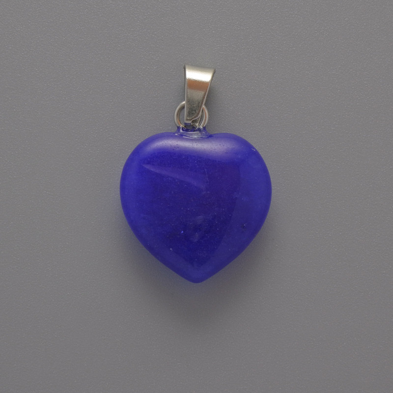 Wisiorek w kształcie serca z apatytu, wymiary 15×15×6 mm, długość 23 mm