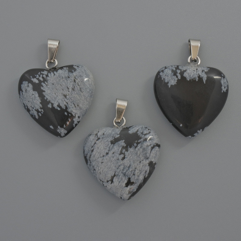 Wisiorek Serce z obsydianu śnieżnego, średnica 20×20×6 mm, długość ok. 28 mm
