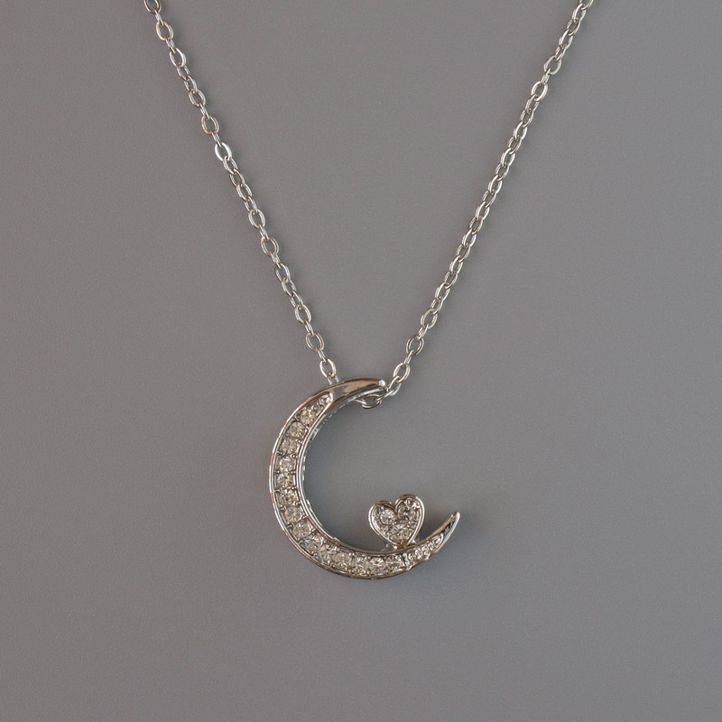 Zawieszka „Księżyc” na łańcuszku, metal srebrzysty, średnica 18×14 mm, grubość 1 mm + -, długość 40-45 cm +
