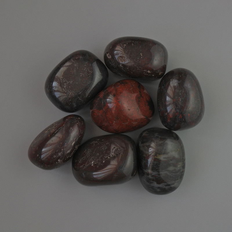 Pamiątkowy naturalny kamień Czerwony jaspis, kamień gładzony, średnica 21×18 mm (+/-), opakowanie 100 g
