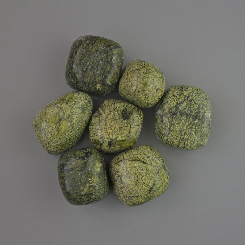 Pamiątkowy kamień naturalny Serpentyn gładzony, średnica około 22×20 mm (+/-) opakowanie 100 g