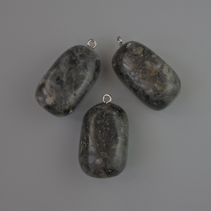Wisiorek z laurvikitu, naturalny kamień, 35×17 mm+