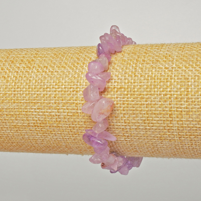 Bransoletka z tonowanego fioletowego kwarcu, drobinki o średnicy 6×4 mm ±, długość 18 cm ± (rozciągliwa)