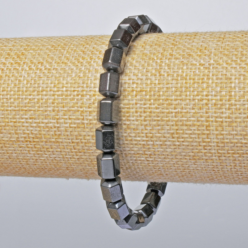 Bransoletka z hematytu fasetowanego cylindrycznego, średnica około 6×8 mm, długość 18 cm, elastyczna