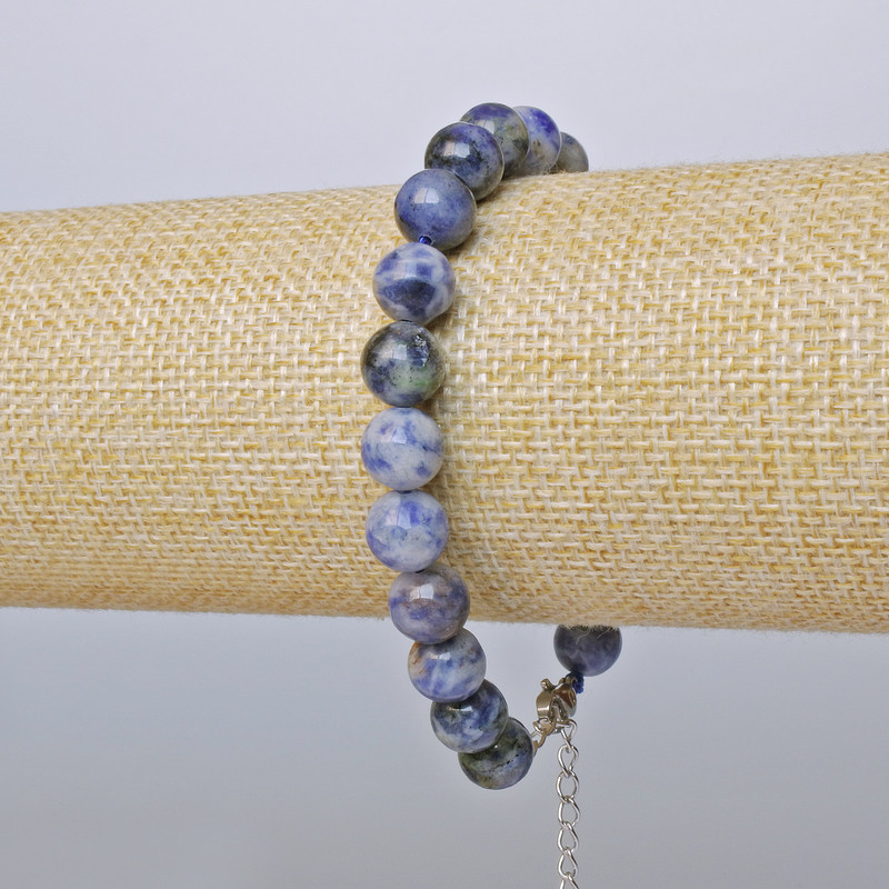 Bransoletka z sodalitu, gładka kuleczka, średnica 8,5 mm, długość 19–24 cm, srebrzyste zapięcie