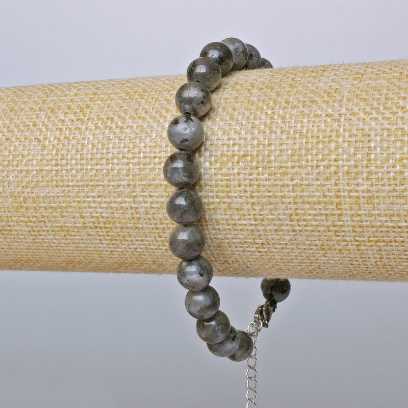 Bransoletka z labradorytu – gładkie kulki, średnica 8 mm, długość 19–24 cm, srebrzyste zapięcie