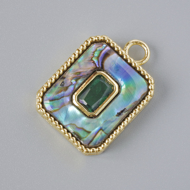 Wisiorek z chalcedonem i zielonym kryształem, złoty kolor metalu, średnica 20×14 mm