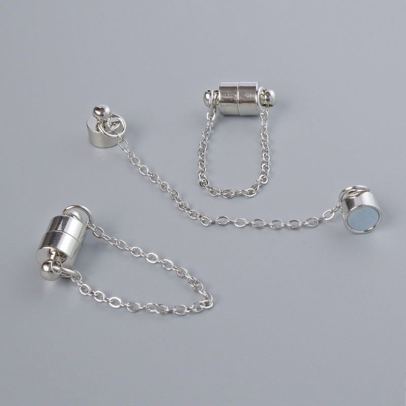 Zapięcie magnetyczne, średnica 13×6 mm, srebrny kolor metalu, z łańcuszkiem, długość 5 cm