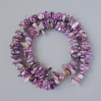 Koraliki fosfosyderytu z naturalnego kamienia, drobinki o wymiarach 11×3 mm, długość około 39 cm, na nici