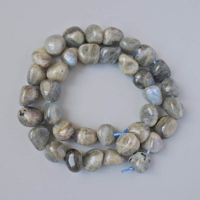 Koraliki z labradorytu naturalnego, fasetowane, o średnicy około 11×13 mm, długość około 40 cm, na nici