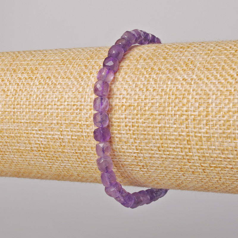 Bransoletka z naturalnego ametystu, fasetowane kostki o średnicy 5,5 mm, długość 18 cm +/- (elastyczna)