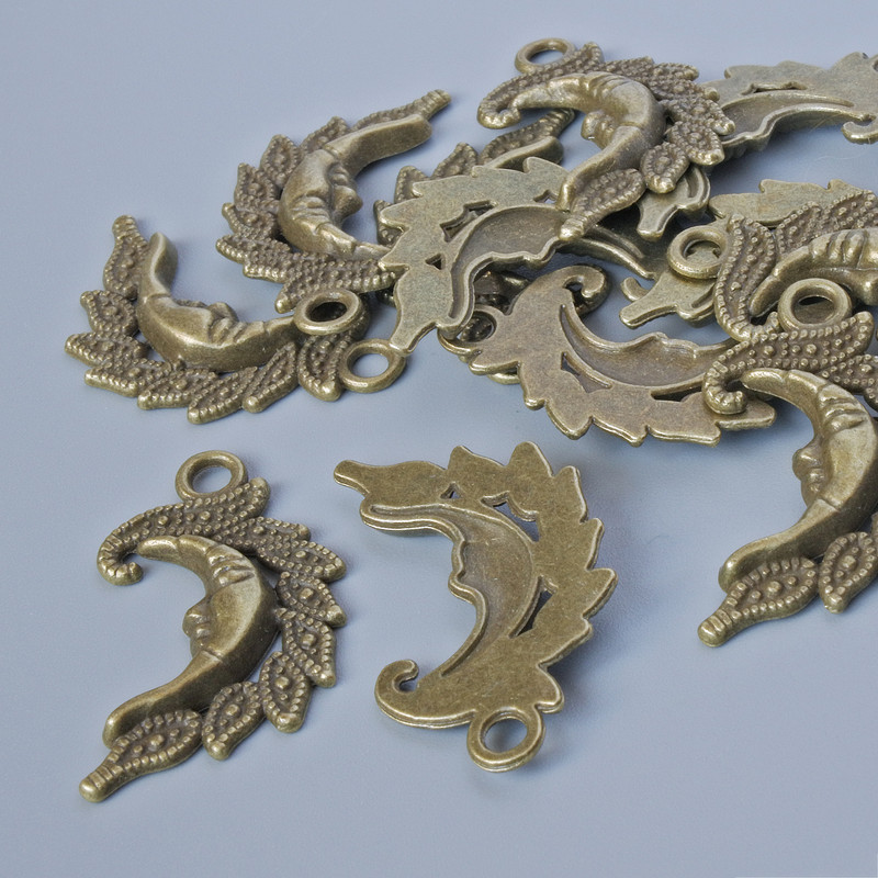 Zawieszka do biżuterii „Księżyc”, średnica 27×15 mm, średnica otworu 2,4 mm, opakowanie 13 szt. ±, kolor metalu: brązowy
