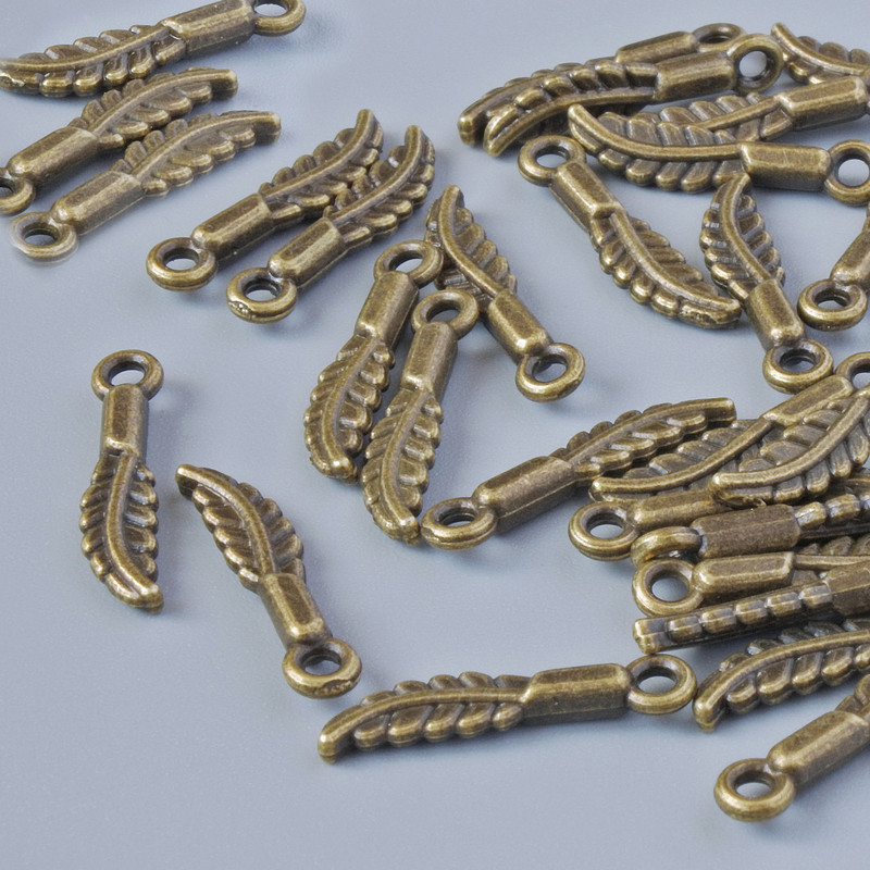 Zawieszka ozdobna „Piórko”, średnica 16×3,5 mm, średnica otworu 1,4 mm, opakowanie 33 szt. ±, kolor metalu brązowy