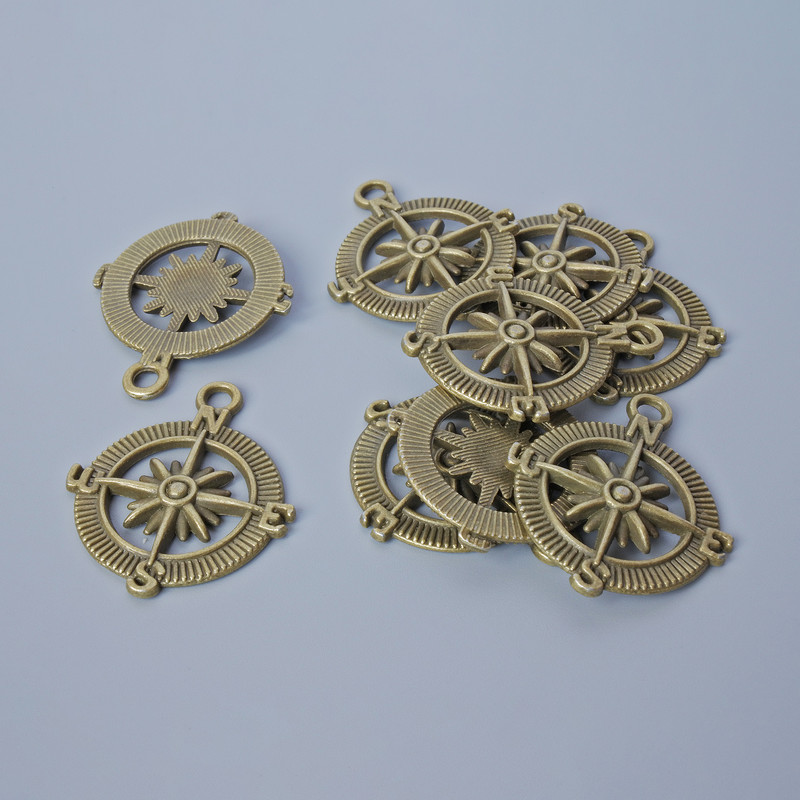 Zawieszka 'Koło sterowe', wymiary 29×24 mm, grubość 5 mm, średnica otworu 2,4 mm, opakowanie 9 szt.