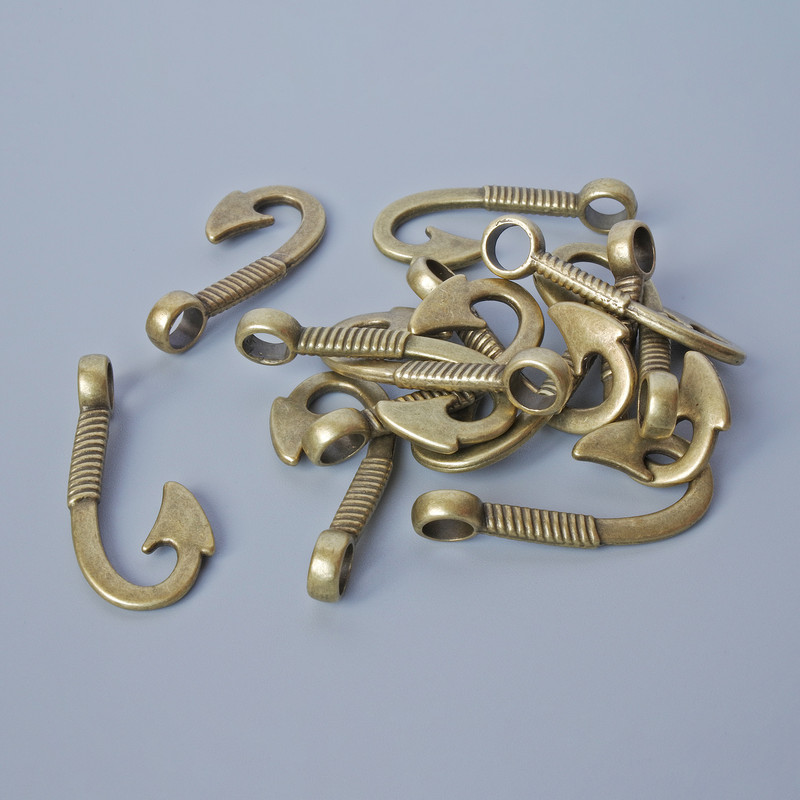 Zawieszka – haczyk, wymiary 30×14 mm, średnica otworu 2,8 mm, opakowanie 13 szt. ±, kolor metalu: brązowy