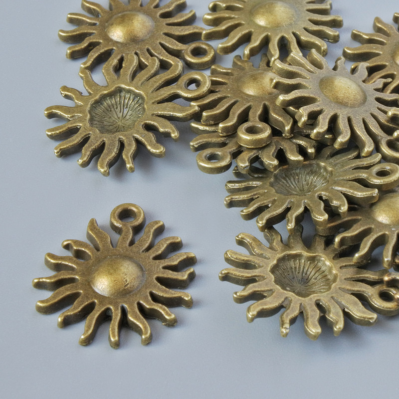 Zawieszka do biżuterii „Słońce”, średnica 17×13 mm, średnica otworu 1,5 mm, opakowanie 13 szt. ±, kolor metalu: brązowy