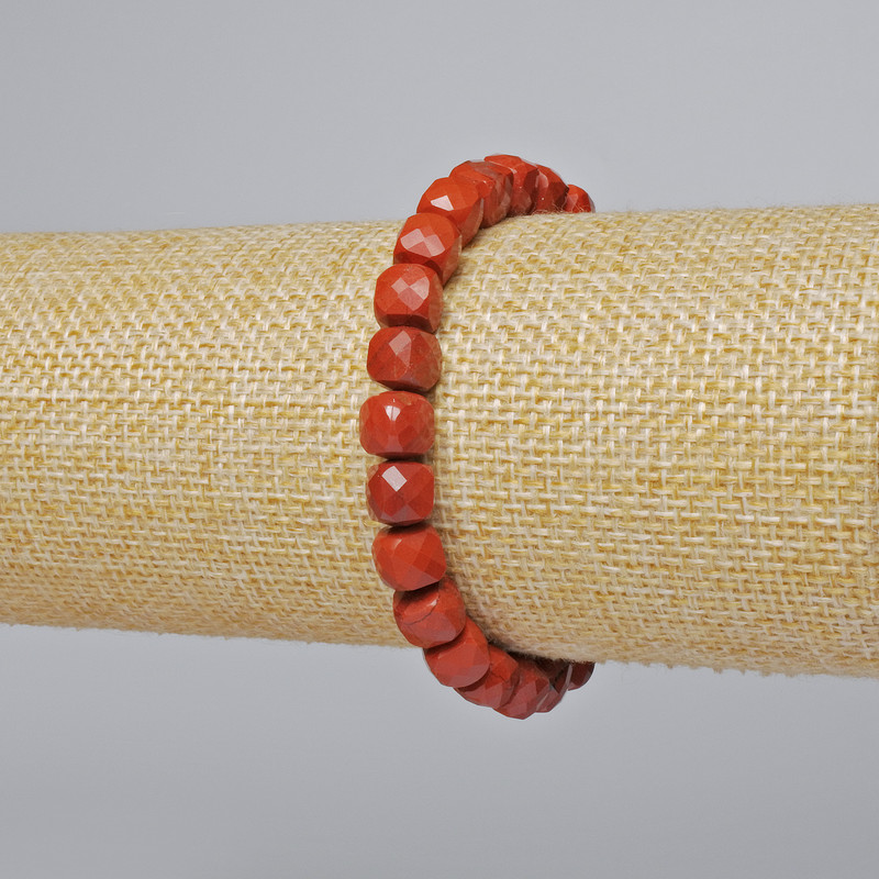 Bransoletka z czerwonej jaspisu, naturalny kamień, fasetowany kubik, średnica 7 mm, długość 18 cm (elastyczna)