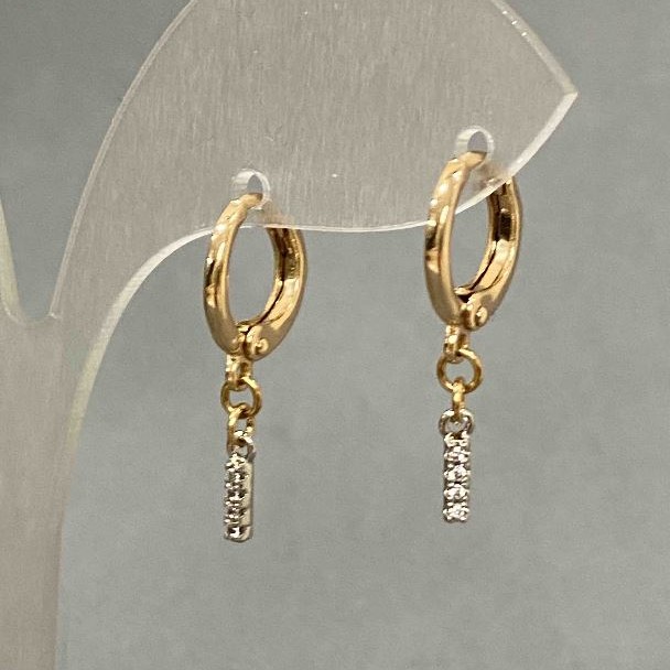 Kolczyki Xuping z białymi strassami, średnica 7×2 mm, długość 23 mm, pozłacane 18K