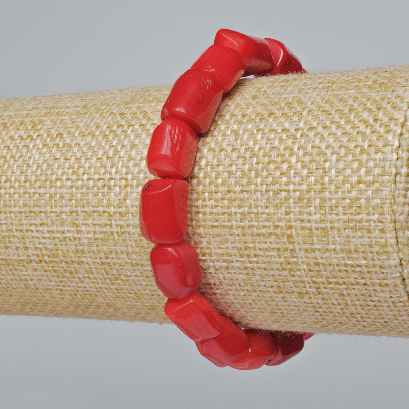 Bransoletka z naturalnego koralu fasetowanego (asortyment, średni rozmiar), średnica 10×12 mm ±, długość 18 cm ± (elastyczna)
